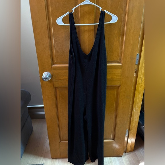 Victoria’s Secret Glow Waffle Knit Black Wide Leg Jumpsuit Size Medium - Picture 3 of 6